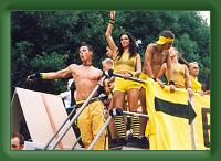 Berlin-LoveParade-2003-75 * 800 x 563 * (74KB)
